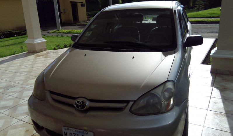 Usados: Toyota Yaris 2003 transmisión manual, color champán lleno