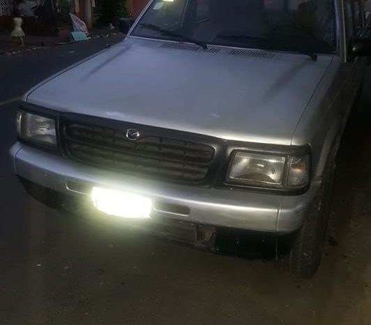 Usados: Mazda B2500 1999 en Managua full